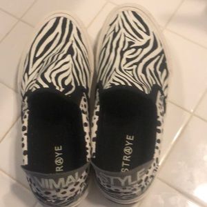 STRAYE slip on ZEBRA ANIMAL style